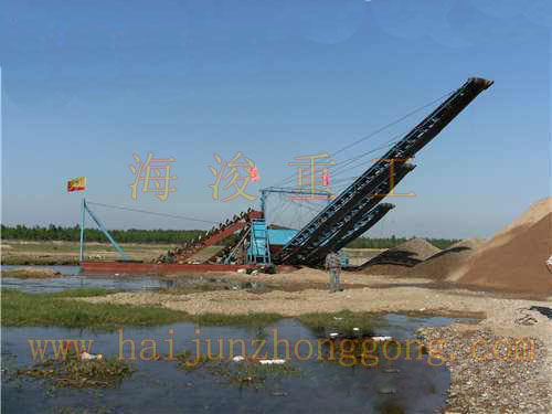 挖沙船工作现场